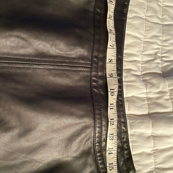 Soft sophisticated leather skirt - Picture 6 of 8